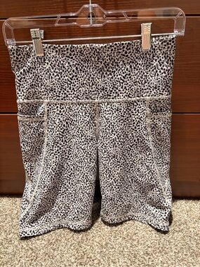 Old Navy Active Black & White Leopard Print Women’s Shorts